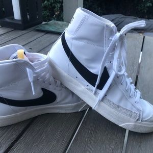 LIKE NEW NIKES BLAZER MID '77, SIZE 8.5